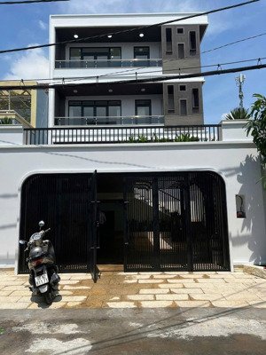 góc 2mt mới xây hxt ung văn khiêm 10x18m trệt lửng 2 lầu suốt