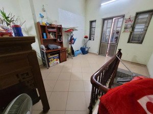 cho thuê nhà tập thể khu 3 tầng lê hồng phong, hà đông. dt 50m2. giá 4.5tr: lh 