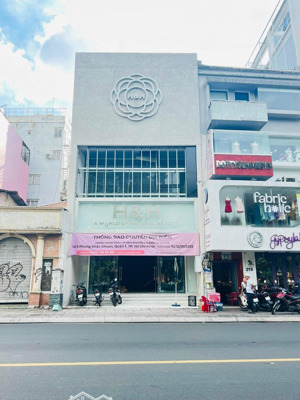 chính chủ cho thuê nhà mt ngô gia tự , quận 10 - 7x20 - 2 tầng suốt đẹp - giá rẻ