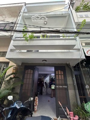 đối diện bx miền tây - hẻm 4m - nhà 3 tầng - 32m2 - 3 phòng ngủ - chỉ 3.7 tỷ tl