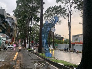 nhà trần hưng đạo gần bộ công an, đường thông xe hơi 45m2 dân xây 3 tầng, ngang 4m, chỉ 9.5 tỷ