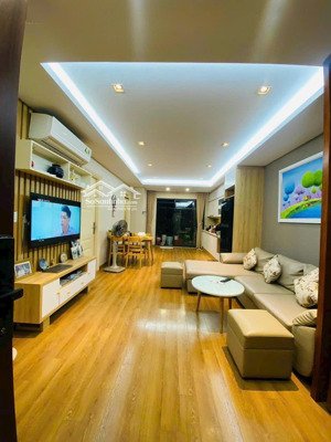 (không chào ảo) bán gấp căn góc, thiết kế 2pn, 70m2, ban công đông nam, 6.7 tỷ có thương lượng