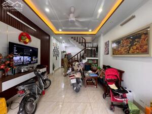 Hiếm Có. Bán nhà Độc lập dân xây đầy tâm huyết. 47m 3 tầng có gara. Đường Đoàn Kết Chợ Lũng.Giá rẻ