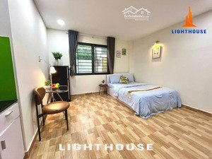 cho thuê căn hộ dịch vụ studio rộng 40m2/full nội thất/thang máy/nằm giữa cầu thị nghè và hàng xanh