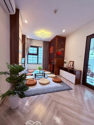 cần bán gấp căn hộ 63m2, 2 ngủ 2 vs, tầng trung cực đẹp, nội thất cao cấp, tại tòa s1.09