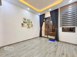 nhà cho thuê nguyên căn 4x15m trệt 4 lầu, có nội thất bạch đằng tân bình