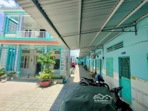 bán 1000m2 đất mặt tiền gồm 32 căn hộ dịch vụ + nhà cấp 3 - cách ql51 khoảng 200m.