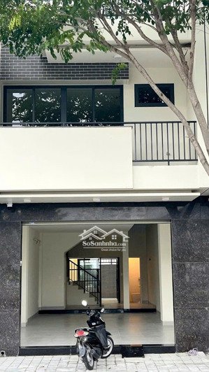 cần bán shophouse 4 tầng đường a1 võ văn kiệt cvn phuoc long 2 , dt 100m2, có sổ hồng