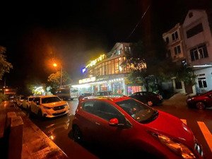 cần bán nhà 170mm2, lô góc, 3 tầng, mặt sông đà ở cực thích, kinh doanh siêu tốt