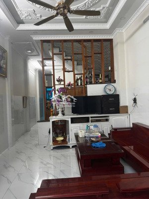 nhà 3 lầu 4pn đường tỉnh lộ 43 gần chợ đầu mối khu chế xuất linh trung sổ hồng hoàn công