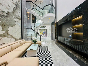 siêu phẩm luxury 4x13m 1lững 3lầu nội thất xịn đường 6m thông nguyễn ảnh thủ hiệp thành q12