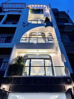 nhà phố xây mới mẫu 2025. 4 x 14m, trệt, lững, 3 lầu, tặng nội thất cao cấp. ngay ubnd thạnh xuân.