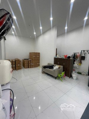 chính chủ cho thuê mặt bằng tầng 1 gần aeon mall- 70m2- đầy đủ đồ- giá nhỉnh 10 triệu có fix