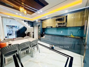 phố hai bà trưng xây mới 67,6m2 độc lập ngõ nông