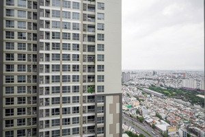 chủ kẹt tiền đi định cư bán liền cho nóng 2pn giá 7tỷ950 vinhomes central park