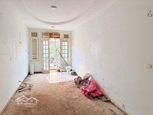 bán nhà trần quý kiên cầu giấy dt 33m x 6t xmt 3,1m gía 18 tỷ có thương lượng