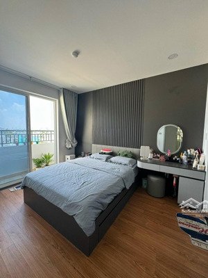 chuyển ra trường quốc tế cho con bán căn 62m2 full nội thất ban công đn