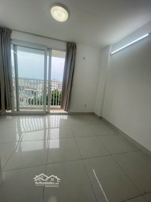 cho thuê phòng full ban công trong chung cư tara (đối diện bến xe q8)