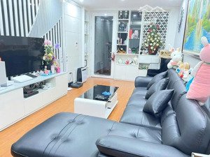 bán nhà phùng chí kiên cầu giấy 60m 5 tầng mặt tiền 3.5m 18.5 tỷ. ô tô đỗ cửa, tặng nội thất