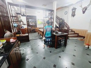 siêu phẩm phân lô oto 7 chỗ vào nhà, trung kính, lô góc, tặng nội thất. dt 60m2 x 4 tầng mt rộng