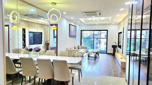 goldmark city tòa s1 -121m - 3 ngủ - 3wc - 2 ban công - phòng khách rộng - tầng giữa - lô góc