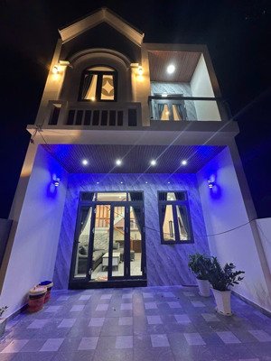 nhà diên toàn diên khánh 2 tầng mới chỉ 2ty250tr đường oto