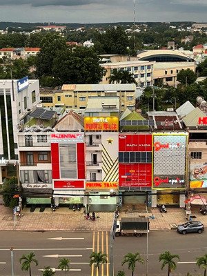 cần bán gấp nhà mặt tiền ql14 ngay vòng xoay ngã tư đồng xoài