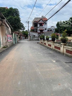 anh khánh hàng xóm nhờ bán đất 38m2, mt 5.8m, ô tô vào đất, giá quanh 4 tỷ