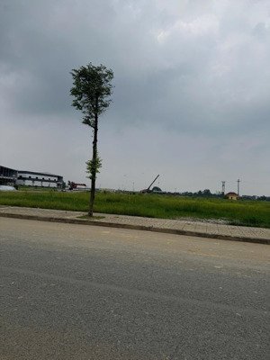 chuyển nhượng 9000 m2 đất trong kcn thuận thành, bắc ninh. pháp lý chuẩn. giá: 3,5 tr/m2