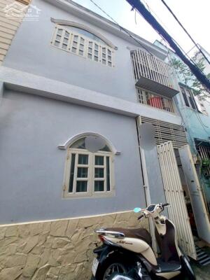 GIÁP QUẬN 10 - HẺM XE HƠI THÔNG THOÁNG - SÁT ĐƯỜNG ĐẤT THÁNH - 26M2 - KHU VỰC DÂN TRÍ - GIÁ 3.3 TỶ