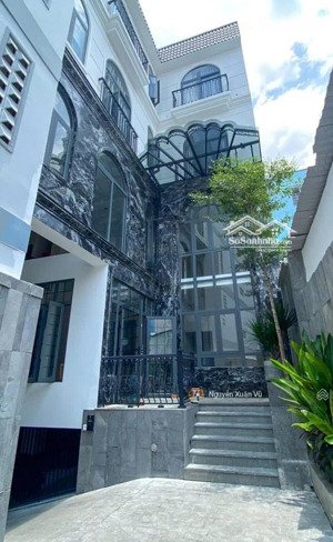 nhỉnh 300tr/m2 sở hữu ngay toà nhà hầm 10 tầng ngay trục đinh tiên hoàng q.1 - 669m2 hđt 12 tỷ/năm.