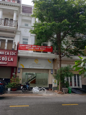 cho thuê dài hạn shophouse, kdc cao cấp, 7 phòng, 4 tầng (5x20 m), cách sân bay 5 phút, đường lớn.