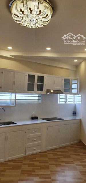 chung cư mặt tiền trần hưng đạo, có thang máy, không phí quản lý, 3 phòng ngủ, nhà mới