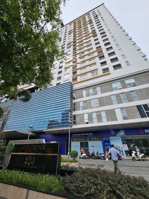 mình cần bán lô văn phòng the prince residence - dt: 21m2 - giá bán: 2 tỷ - pháp lý sổ hồng lâu dài