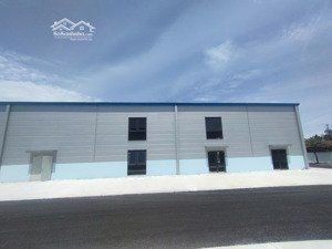 cho thuê kho đường nguyễn văn cừ, long biên, hn. dt 1200m, khung thép zamin, cao 9m. giá 100k/m/th