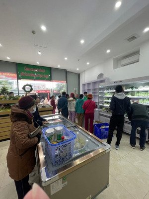 cho thuê mặt bằng kinh doanh mặt phố trần văn lai, diện tích:115m2,mặt tiền:8m, spa, nail, showroom