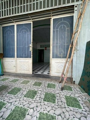 cho thuê nhà cấp 4 hẻm xe hơi đường 109, 2pn, 70m2, chỉ 6tr/th
