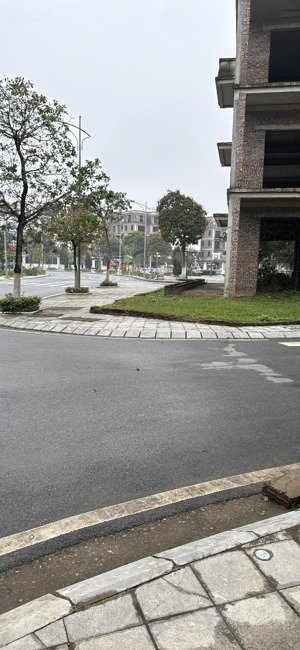 bán nhà biệt thự wiew hồ cần thanh khoản nhanh giá cắt lỗ : 