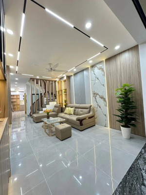 thịnh liệt, hoàng mai 57.2m2, 5 tầng, lô góc, thang máy, ô tô tránh, cách phố 1 nhà