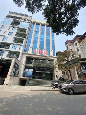 cho thuê nhà mặt phố lạc long quân mặt tiền 15m, dt 300m2 x 3 tầng, có hầm, pccc, giá 215tr/tháng