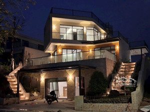 căn biệt thự 270 view, ngắm trọn cả tầm view ra thị trấn lương sơn cực đẹp, sổ đỏ lâu dài