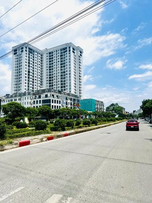 hiếm_sài đồng mặt phố kinh doanh sầm uất,cách vinhomes riverside 200m.kinh doanh cho thuê dòng tiền