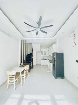 nhanh tay! cho thuê nhà riêng mới tinh 5 tầng tại phố yên hòa, cầu giấy, hà nội, diện tích 32m2