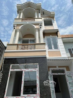 nhà đẹp hiếm có !! gần đại lộ phạm văn đồng hẻm rộng, 3 tầng, sổ sẵn, giá chỉ 10 tỷ