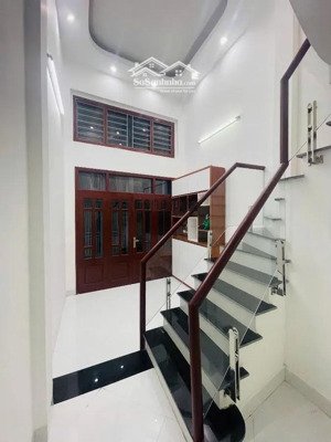 nhà mới ngõ 68 triều khúc, khu vực đông đúc đầy đủ tiện nghi, vừa ở vừa cho thuê