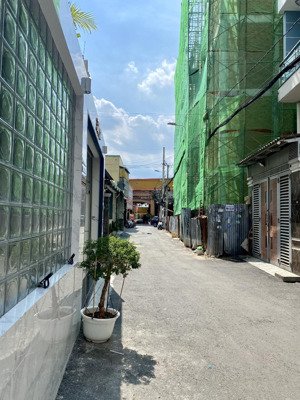gvbán gấp giảm 400triệu, chia gia tài nhà 60m, 5x12, hẻm thông, sổ riêng 2025 mới ở phạm văn chiêu