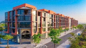 phương đông vân đồn bảng hàng tháng 7 trục 58m