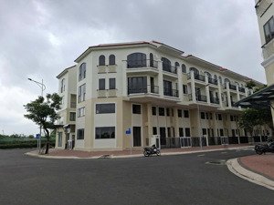 nplk senturia nam sài gòn góc 2 mặt tiền giá 7,3 tỷ