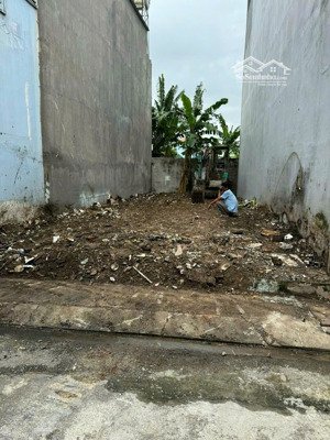 đất xã tân phú trung ,củ chi 141,6m2 giá 650tr .đất thật giá thật bán gấp {pháp lý rõ ràng}