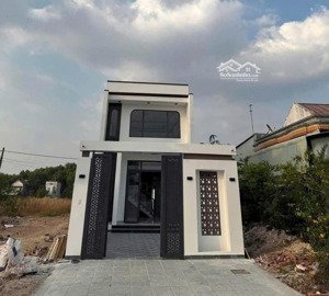 bán nhà sổ hồng sẵn trệt lửng hiện đại vị trí đẹp tại mỹ phước 3 bến cát bình dương
